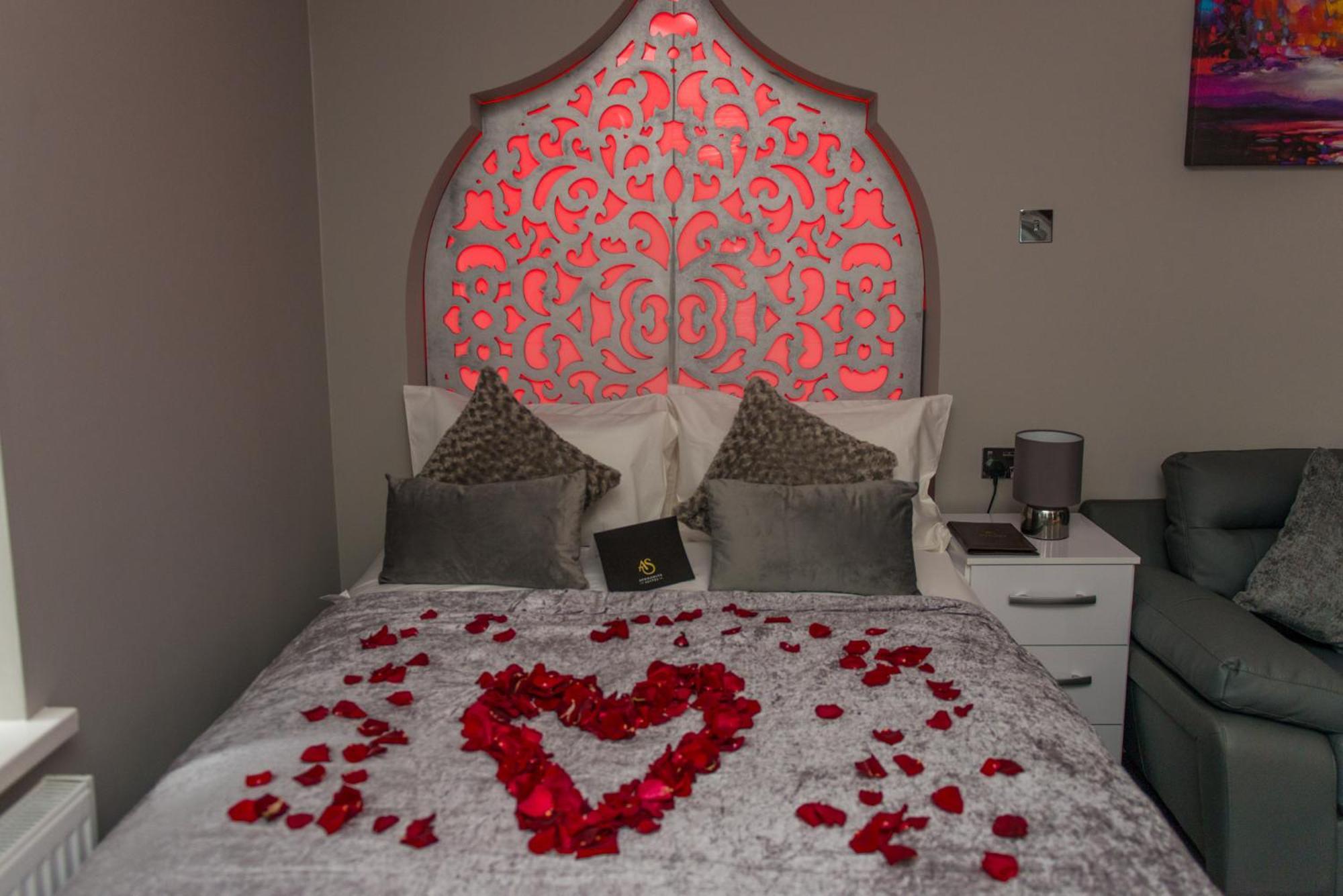 Aphrodite Suites Huddersfield Bilik gambar