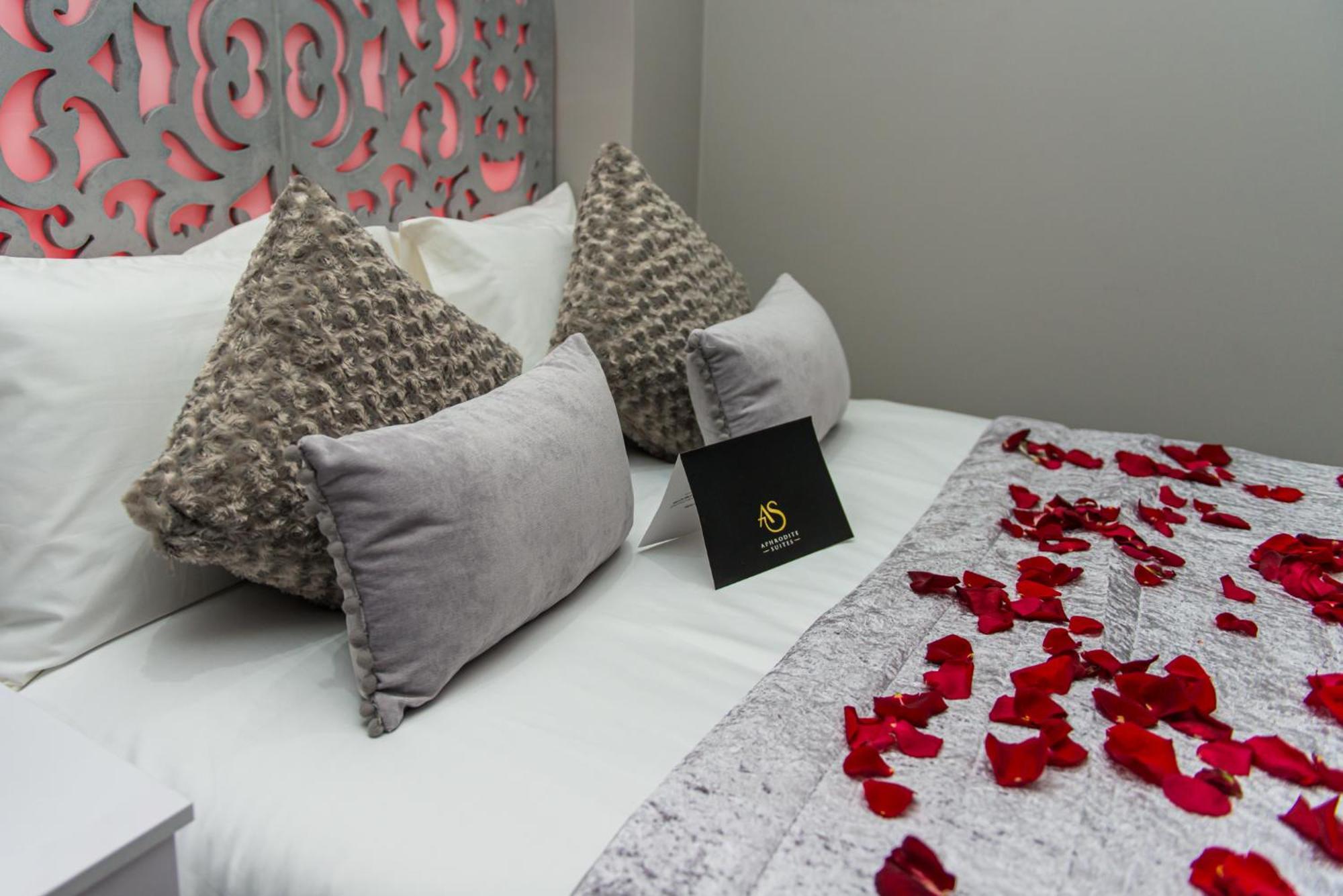 Aphrodite Suites Huddersfield Bilik gambar